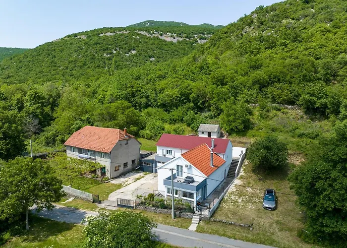 Holiday House Zrmanja Vrelo
